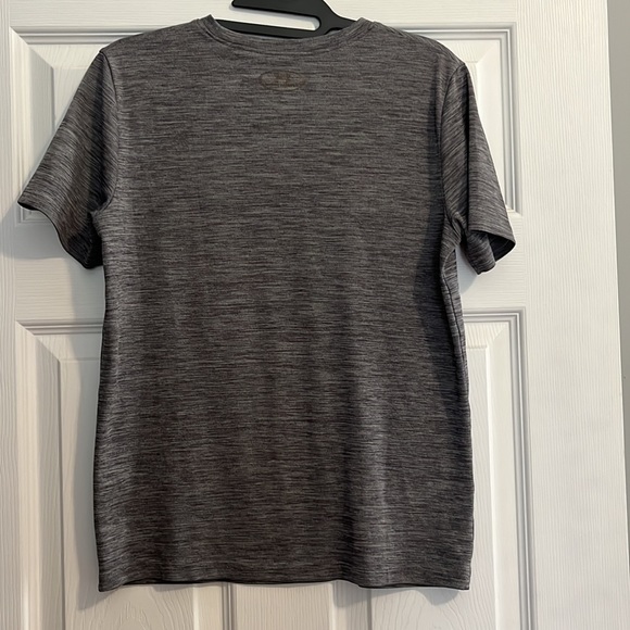 Under Armor Boys size M tshirt - Picture 2 of 2